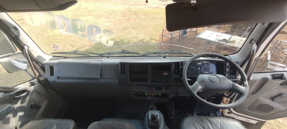 2015 Isuzu FTR850 Volume Body Automatic