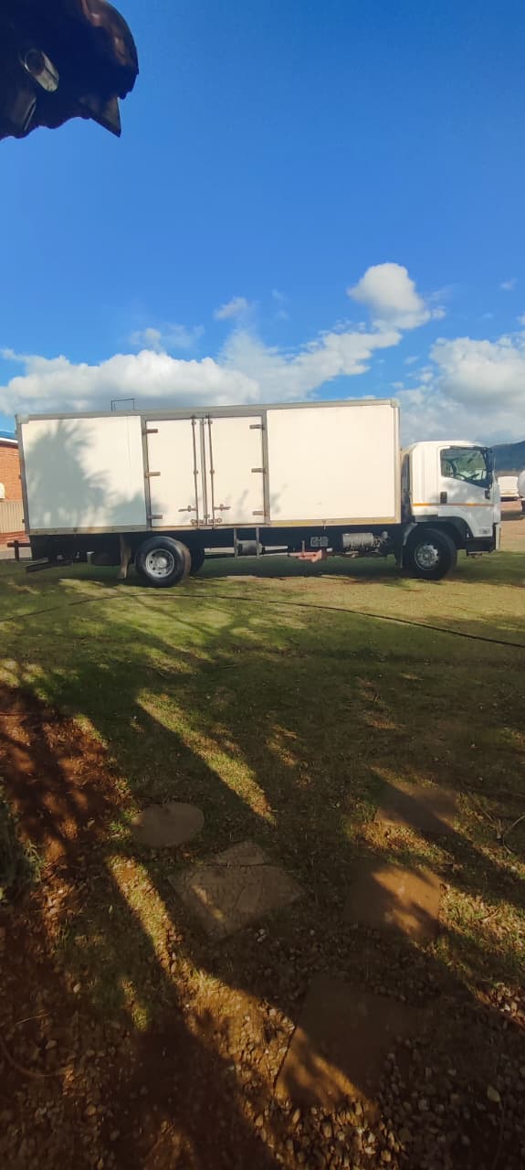 2015 Isuzu FTR850 Volume Body Automatic