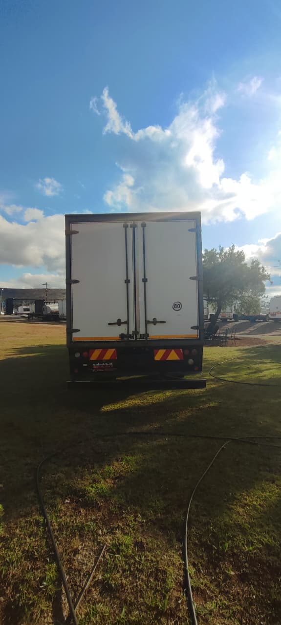 2015 Isuzu FTR850 Volume Body Automatic