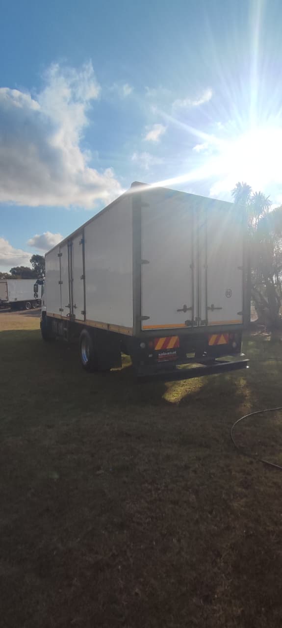 2015 Isuzu FTR850 Volume Body Automatic