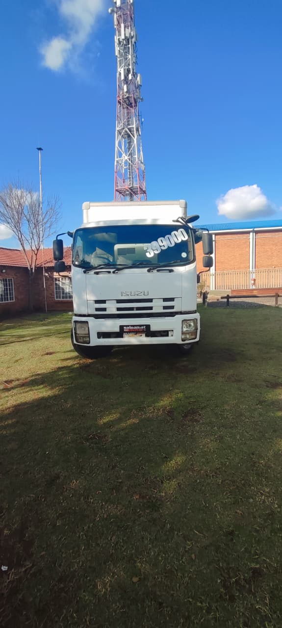 2015 Isuzu FTR850 Volume Body Automatic