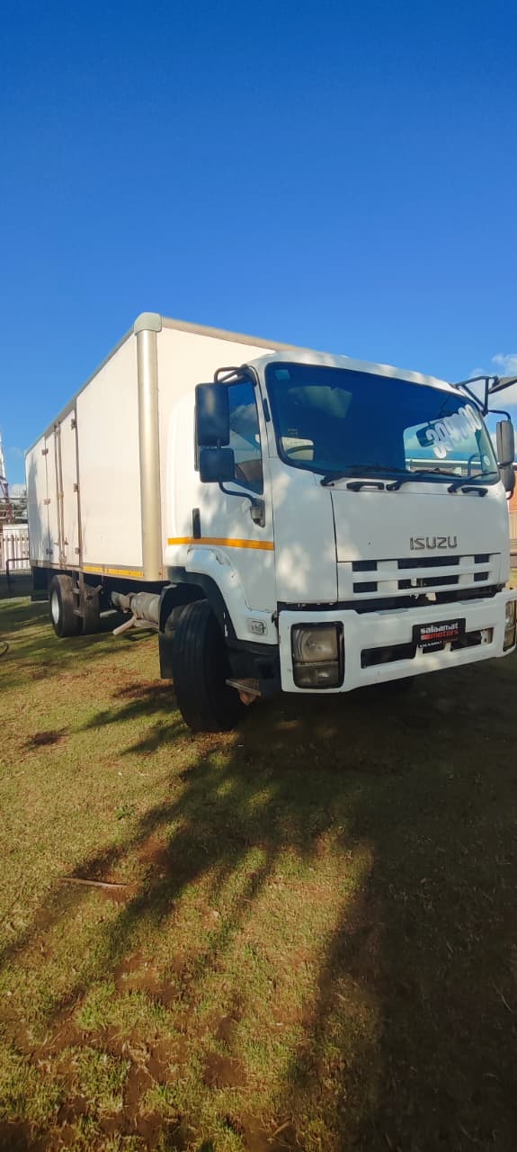 2015 Isuzu FTR850 Volume Body Automatic