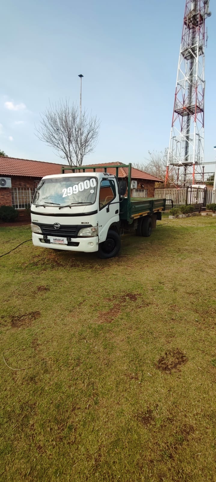 2011 Hino 300 Dropside Side-Tipper