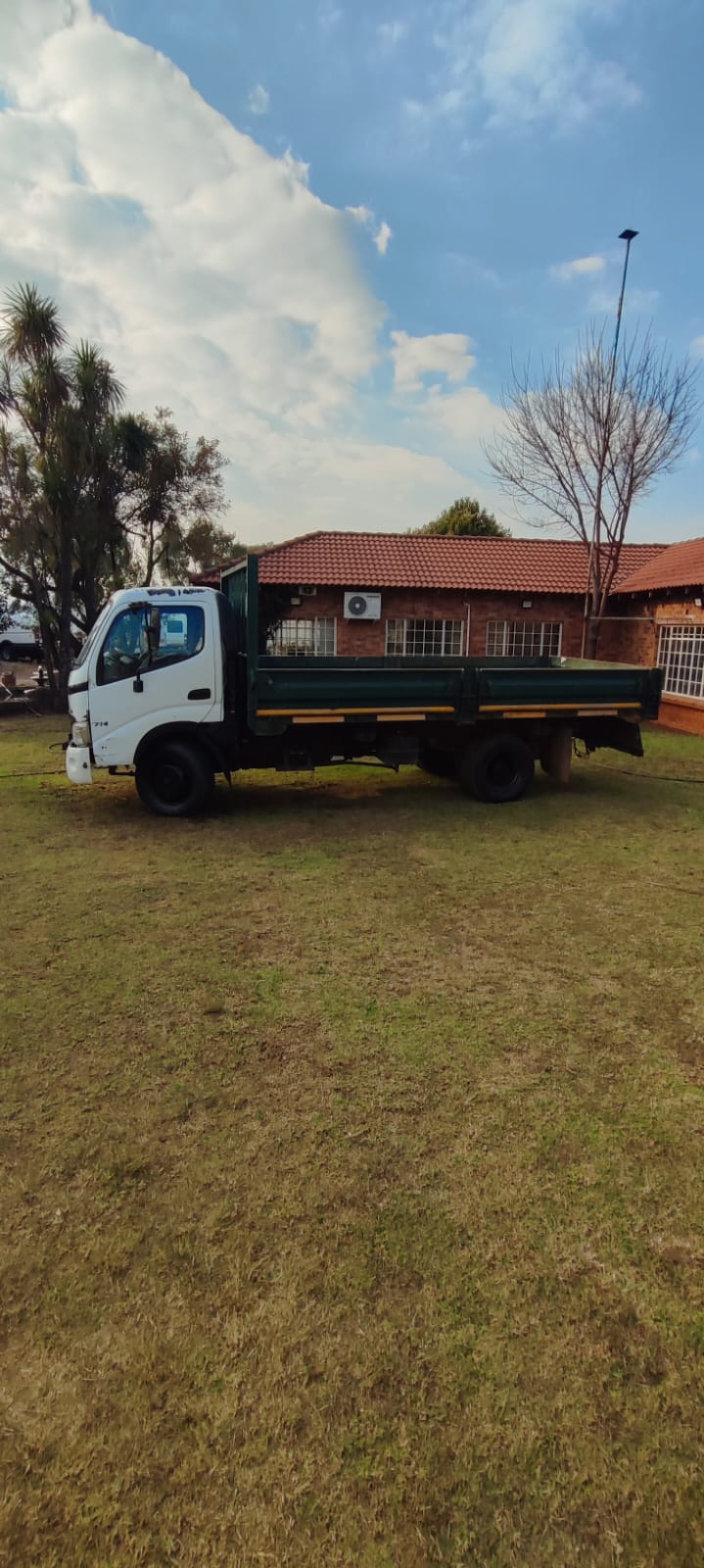 2011 Hino 300 Dropside Side-Tipper
