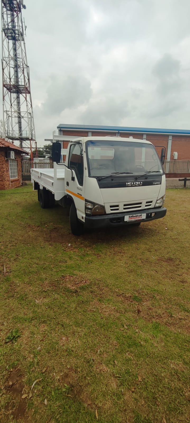 2008 Isuzu NPR300 Dropside