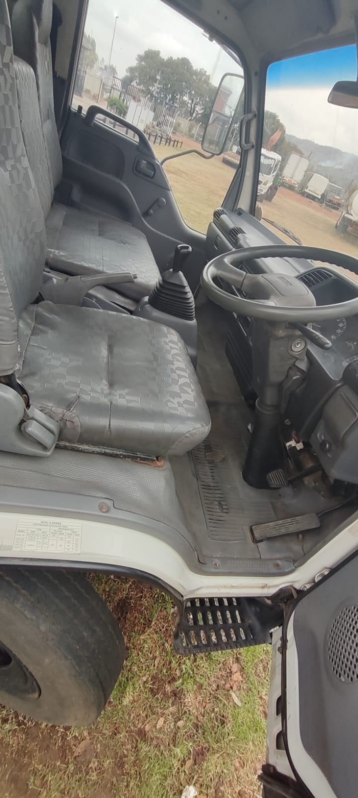 2008 Isuzu NPR300 Dropside