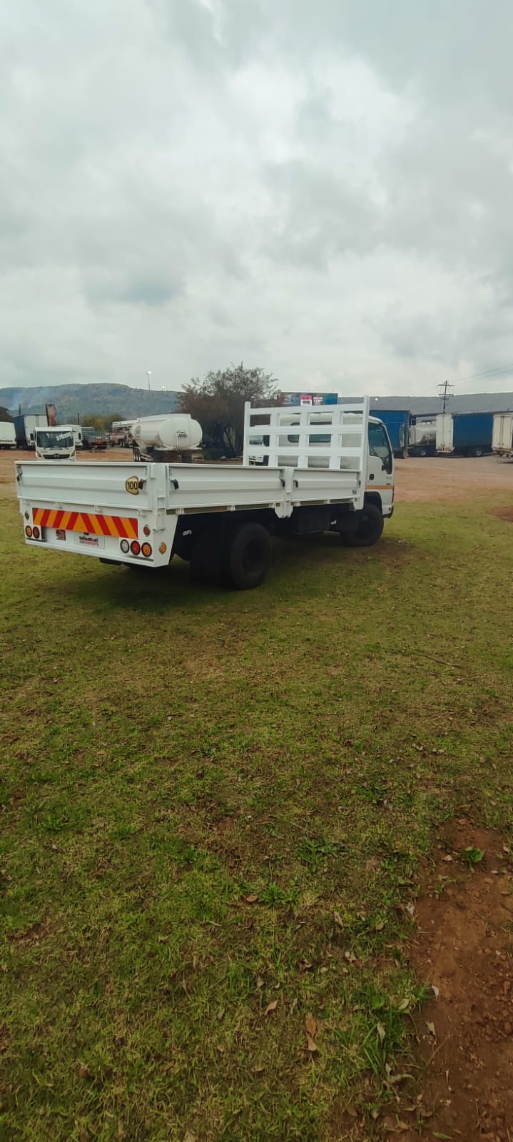2008 Isuzu NPR300 Dropside