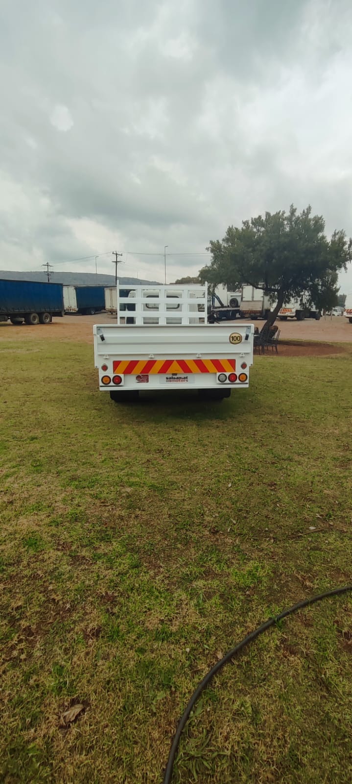 2008 Isuzu NPR300 Dropside