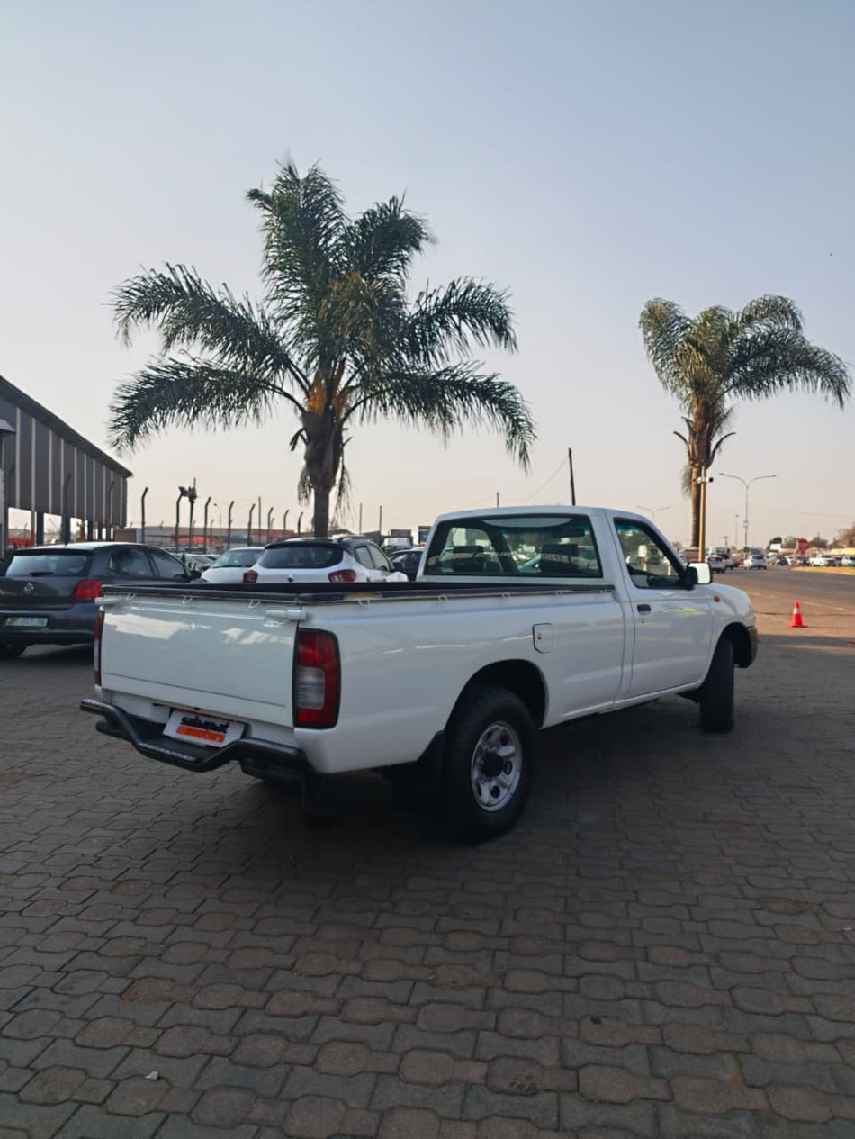 2011 Nissan Hardbody 2.0