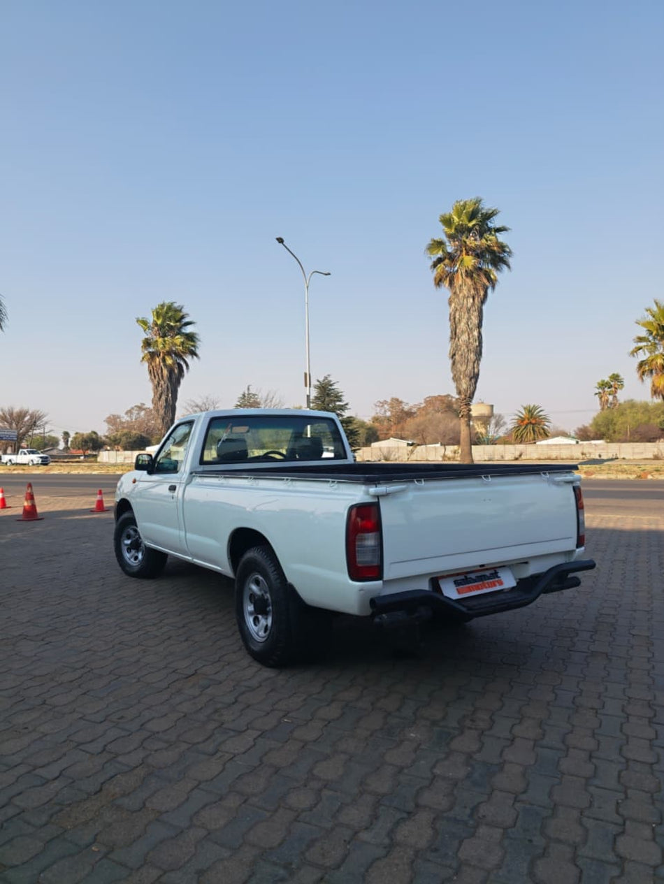 2011 Nissan Hardbody 2.0