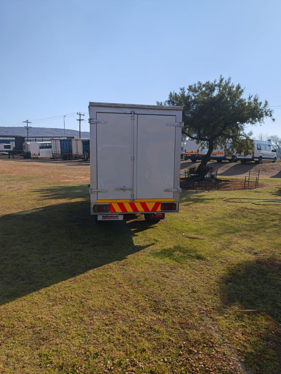 2007 Isuzu NHR Volume Body