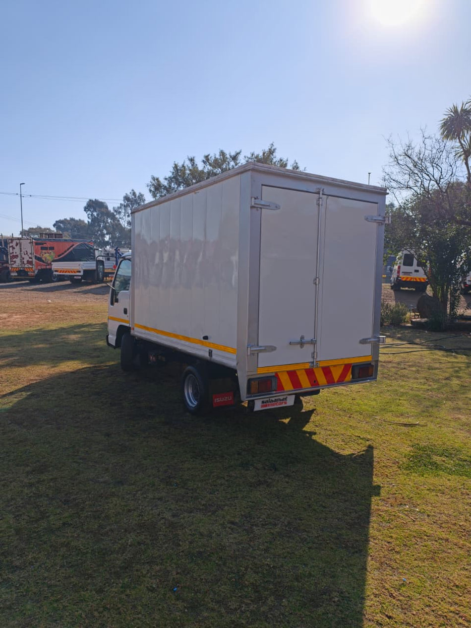 2007 Isuzu NHR Volume Body