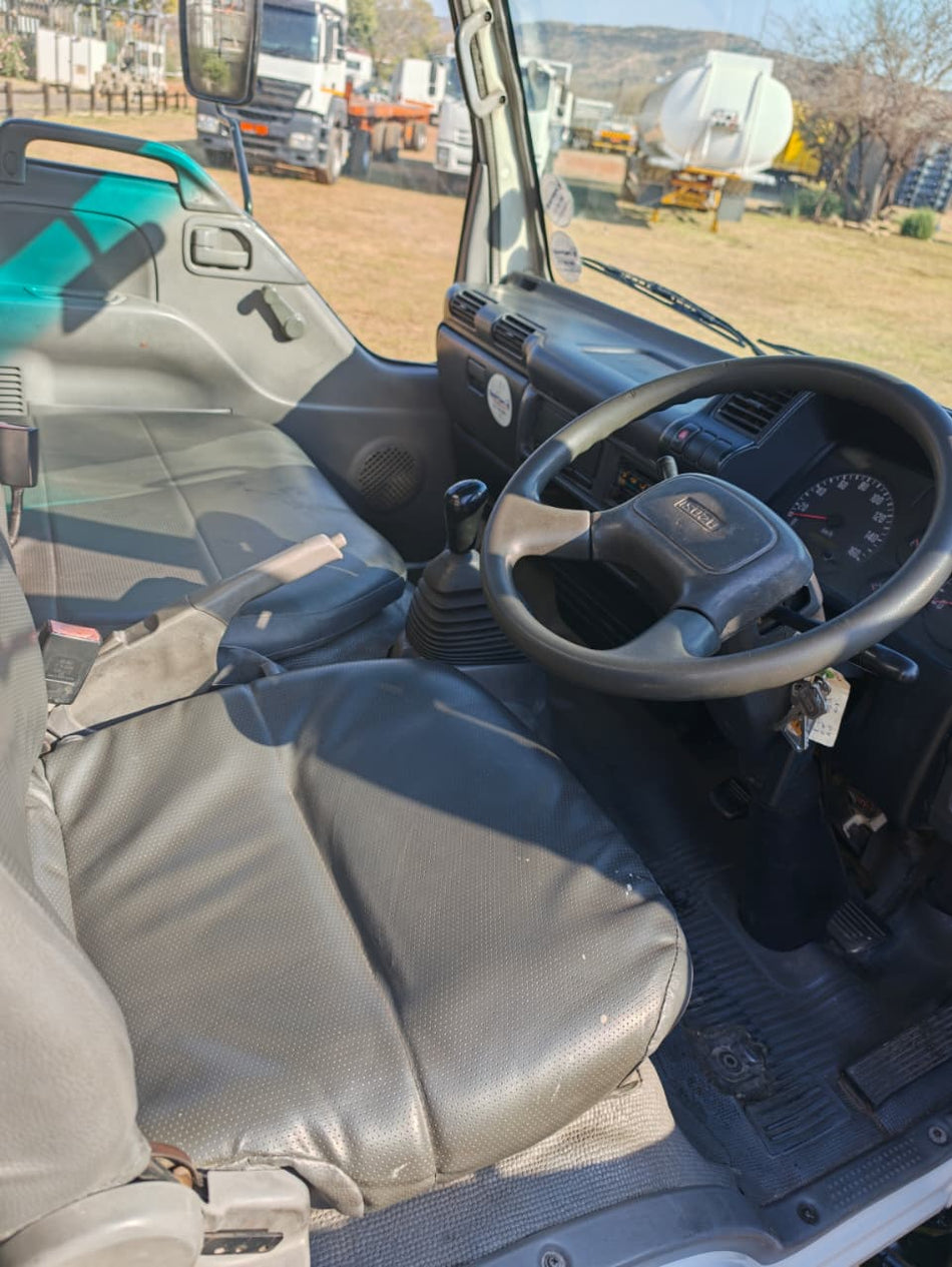 2007 Isuzu NHR Volume Body