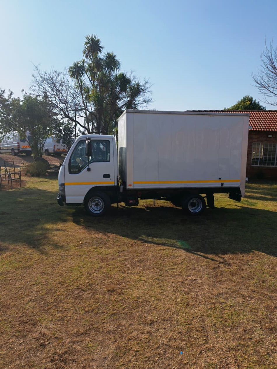 2007 Isuzu NHR Volume Body