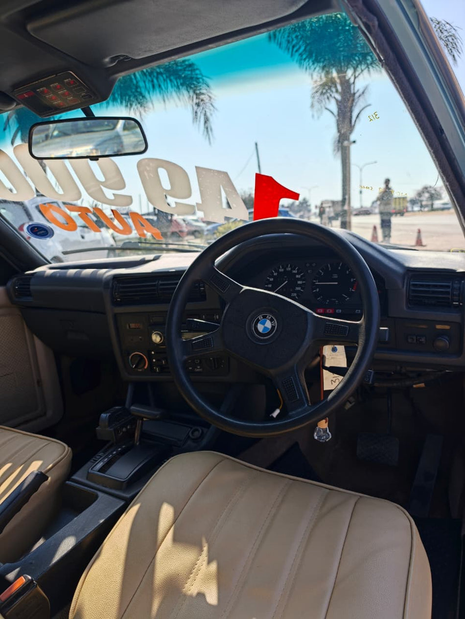 1986 BMW 320i E30 Automatic