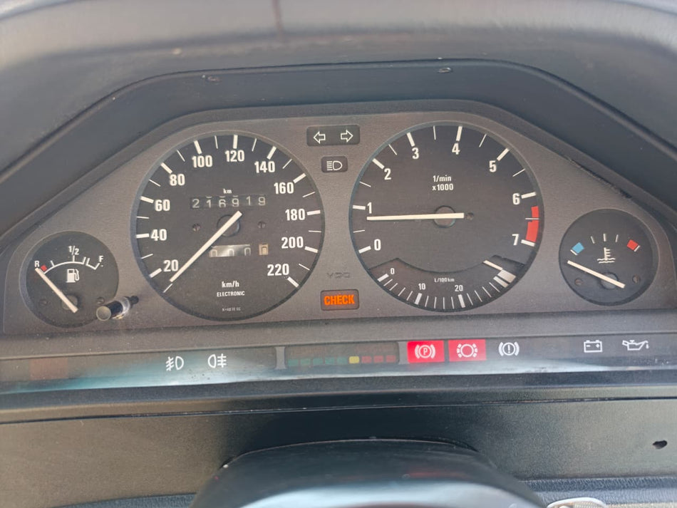 1986 BMW 320i E30 Automatic
