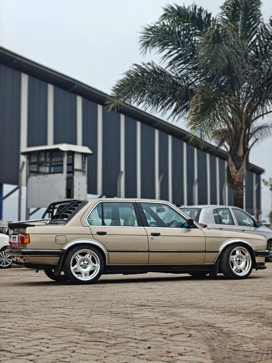 1984 BMW E30 320i