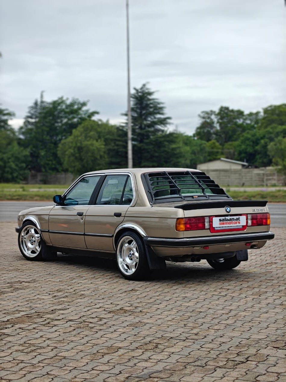 1984 BMW E30 320i