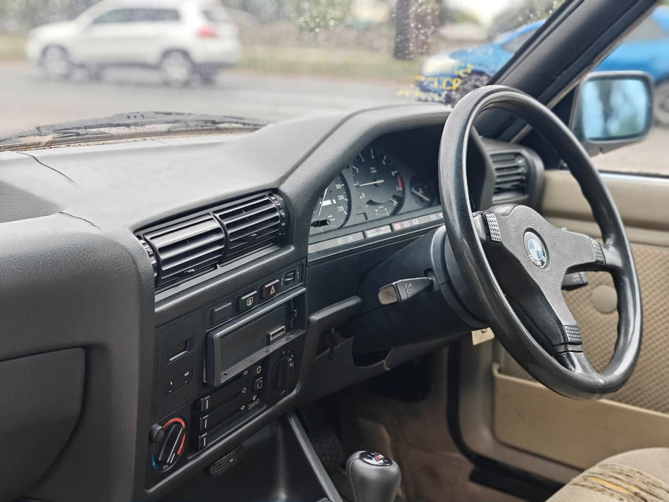 1984 BMW E30 320i