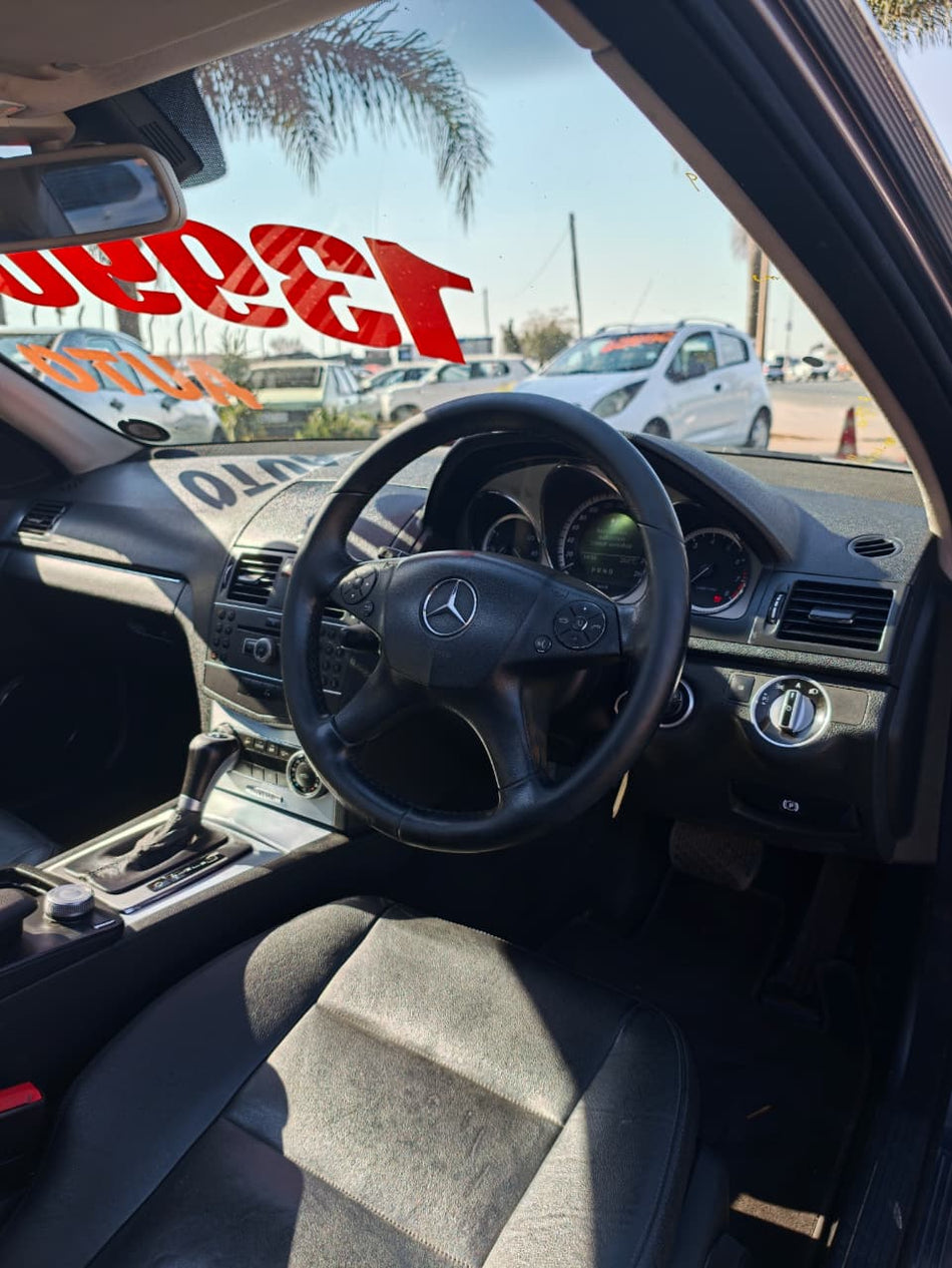 Mercedes-Benz C180 CGI Automatic