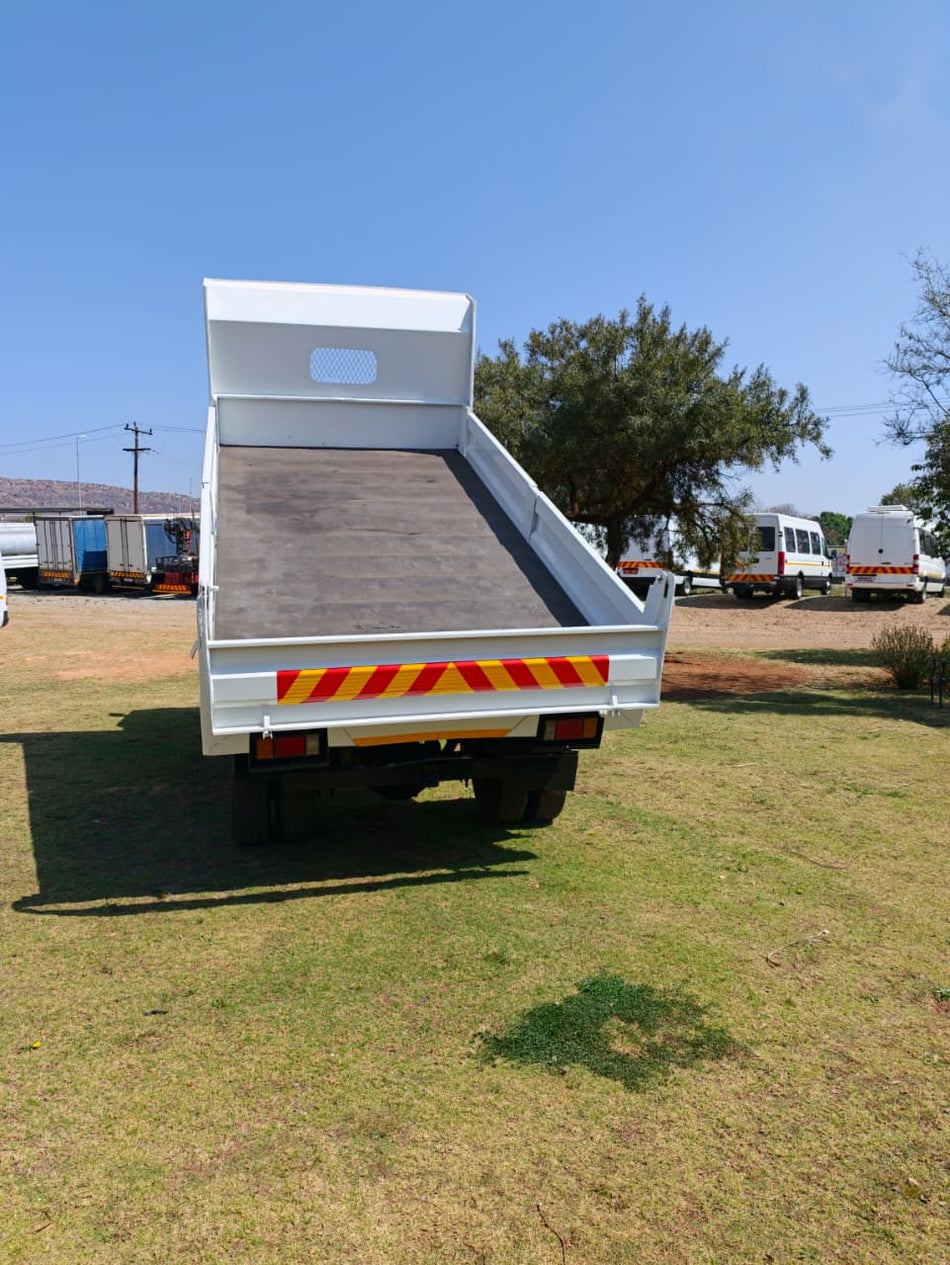 2005 Isuzu FRR 600 Dropside / Tipper