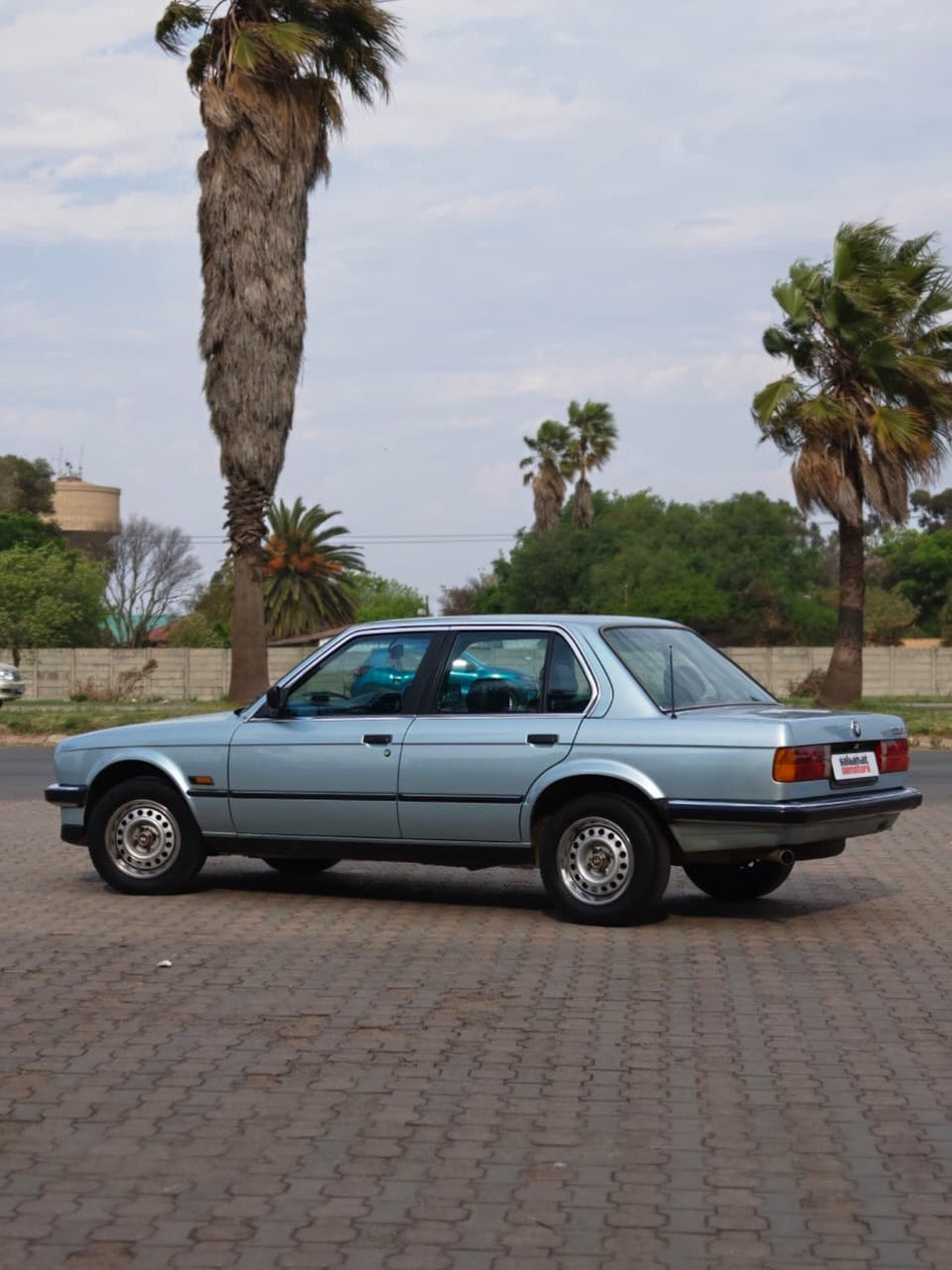 1987 BMW E30 318i Automatic