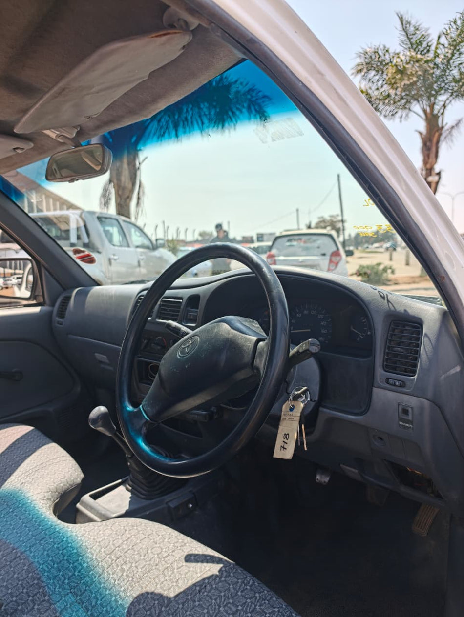 Toyota Hilux 2.0 Petrol SWB