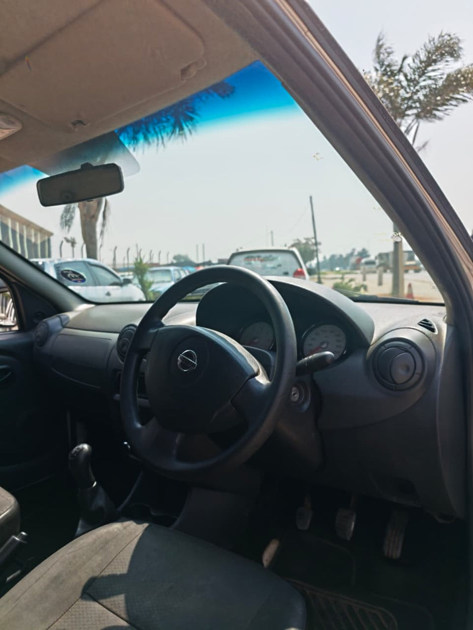 2020 Nissan NP200