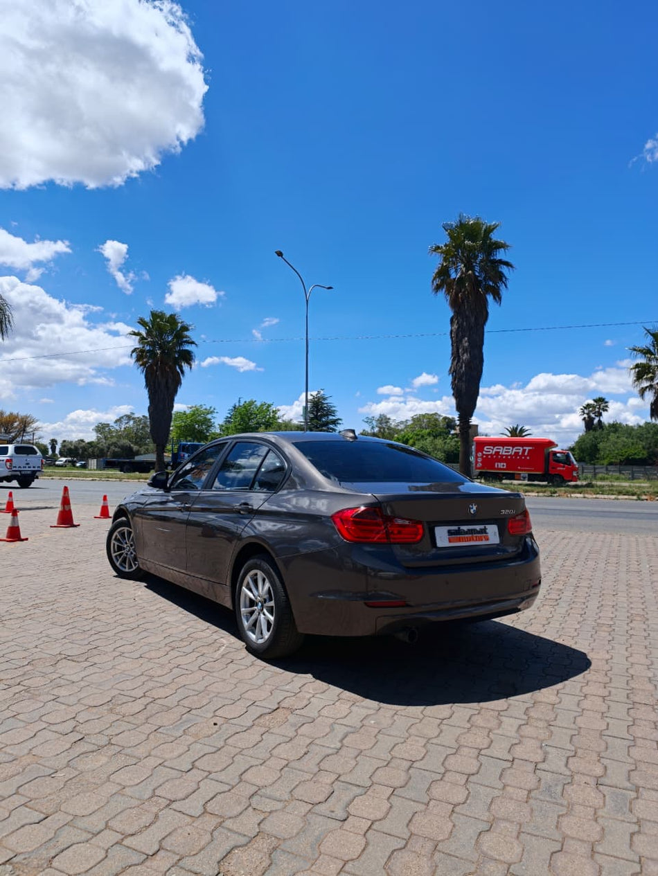 2012 BMW 320i Automatic