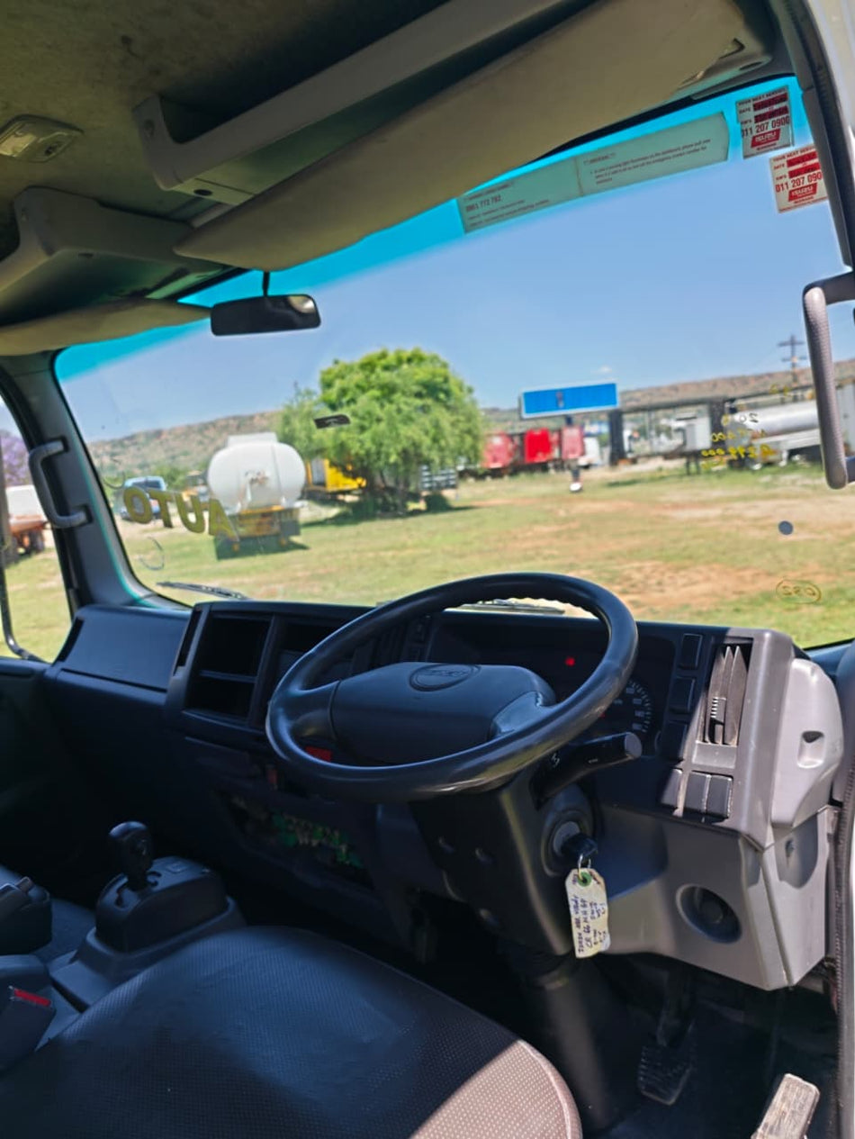 2013 Isuzu NPR 400 Automatic
