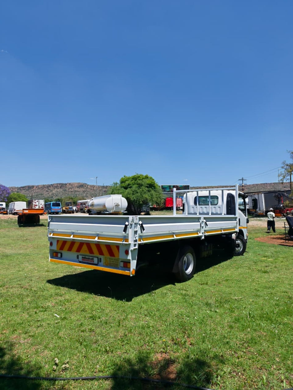 2013 Isuzu NPR 400 Automatic