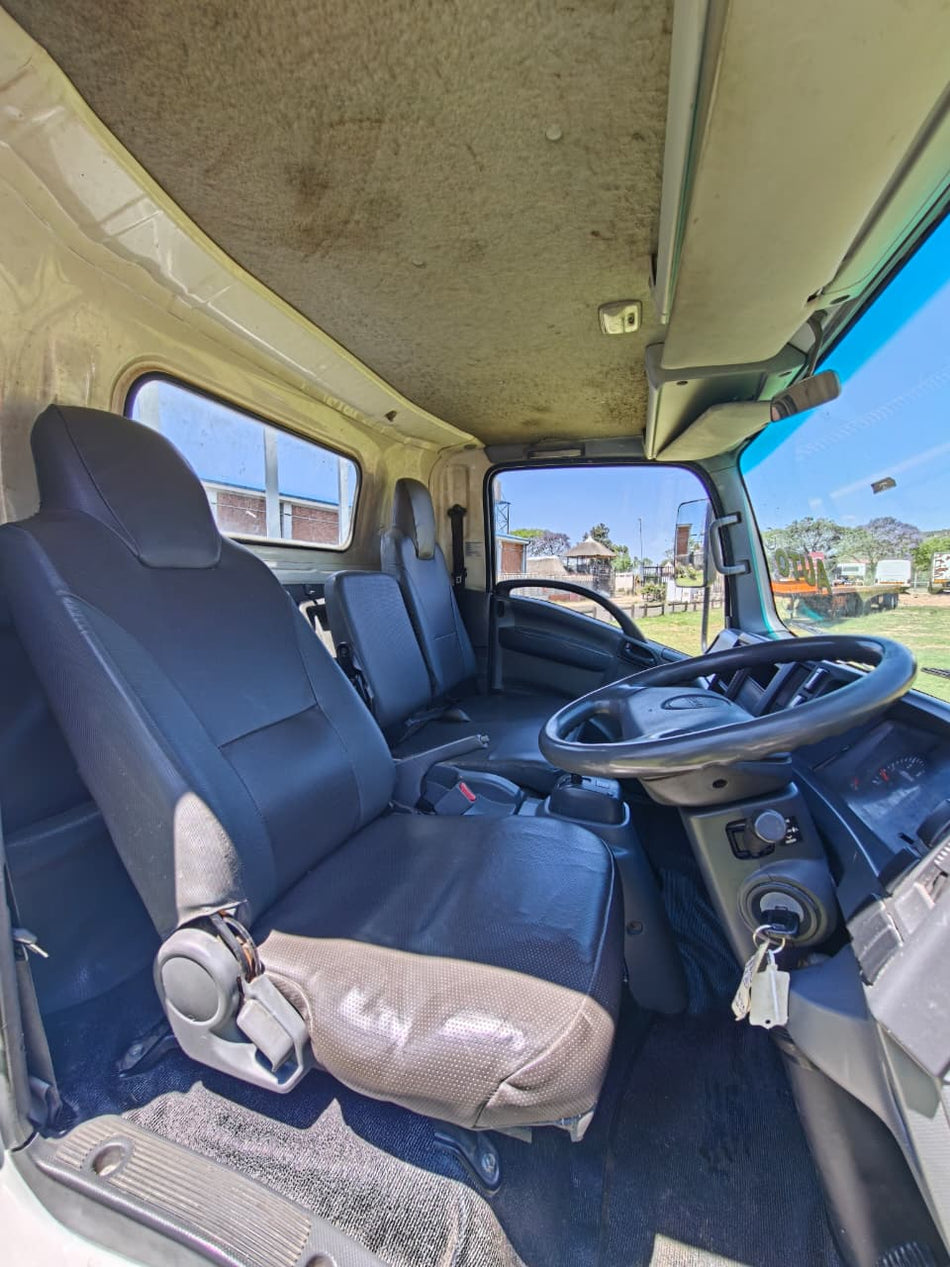 2013 Isuzu NPR 400 Automatic