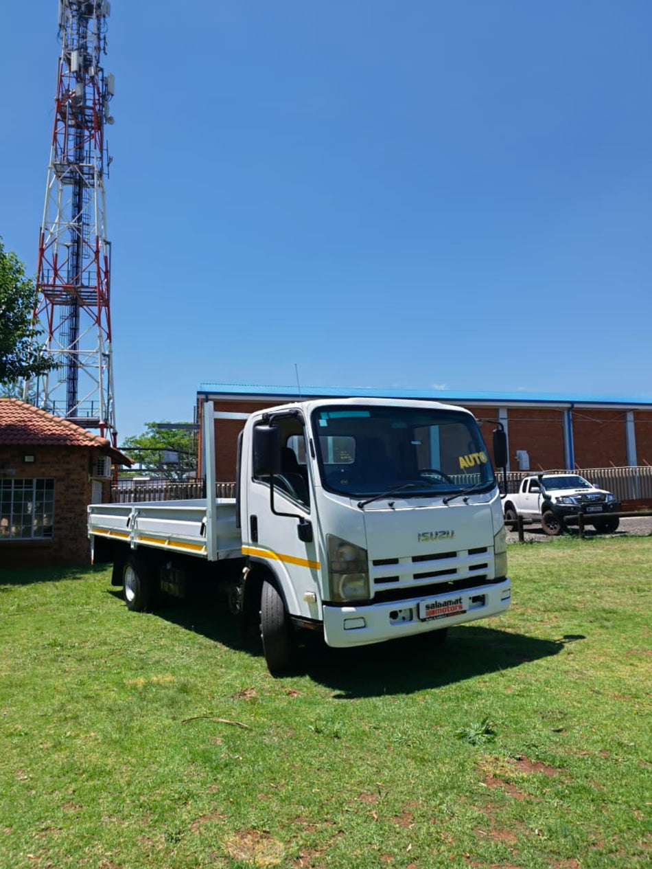 2013 Isuzu NPR 400 Automatic