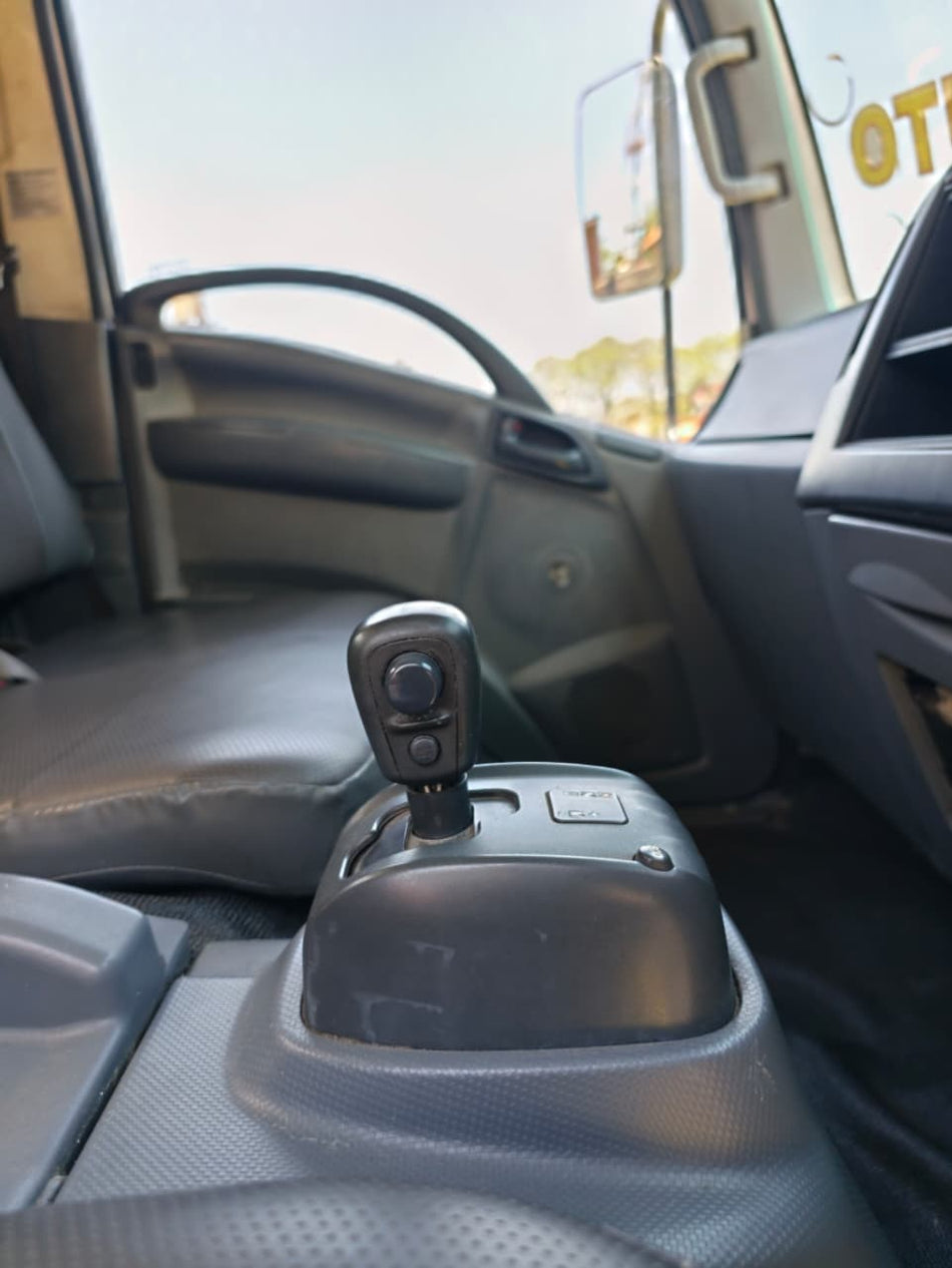 2013 Isuzu NPR 400 Automatic