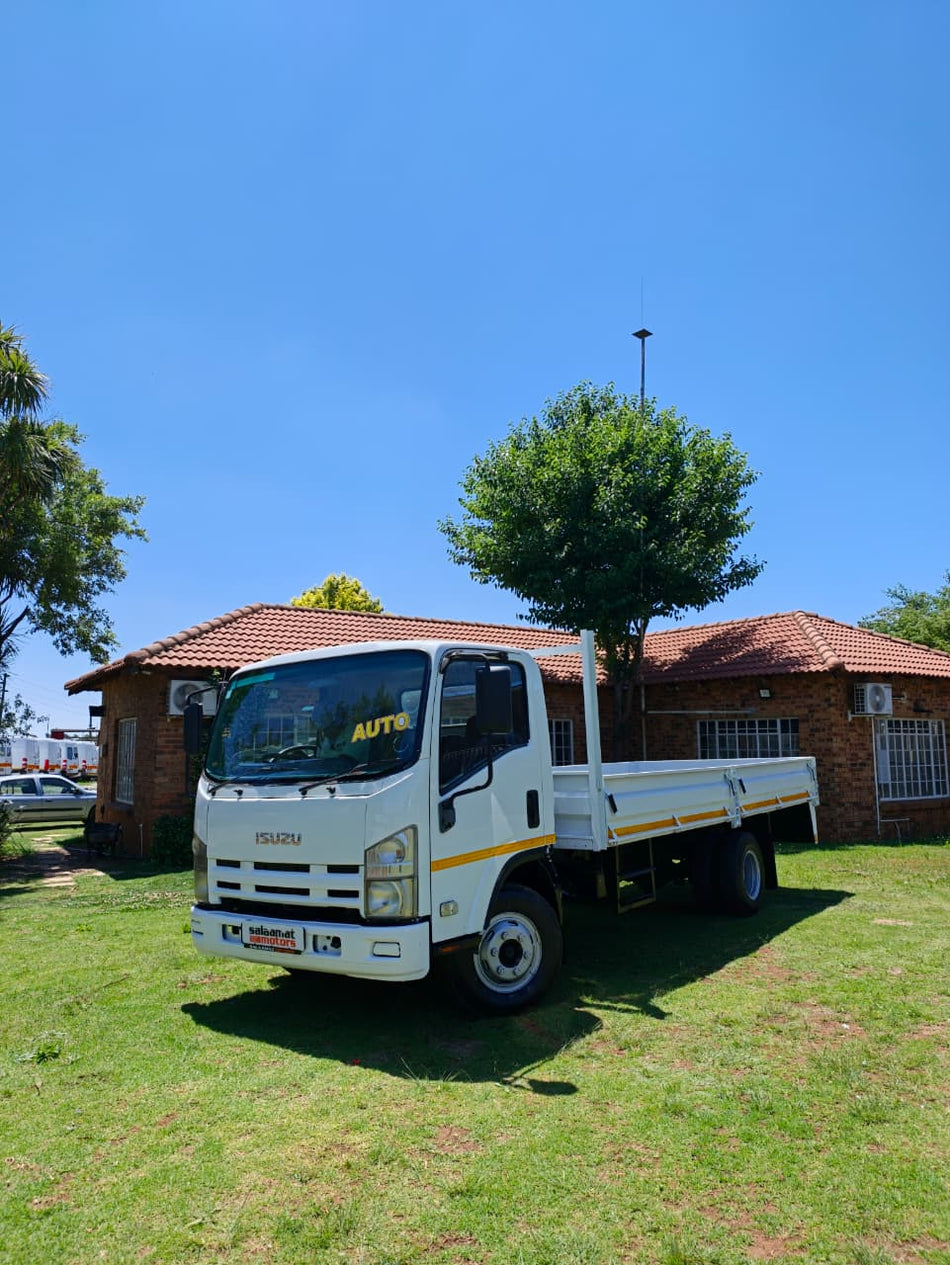 2013 Isuzu NPR 400 Automatic