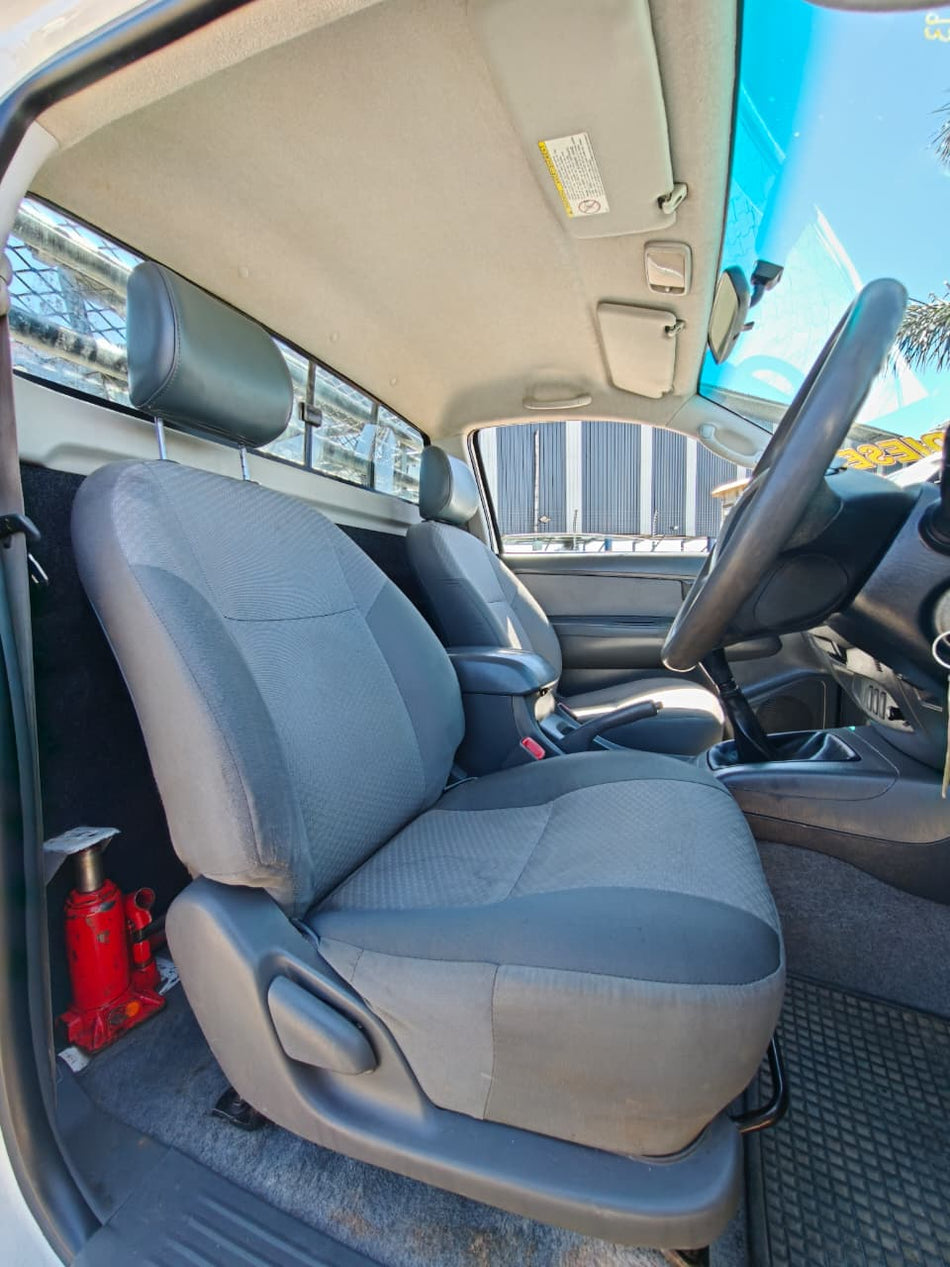2015 Toyota Hilux 2.5 D4D SRX Raised Body 4x2
