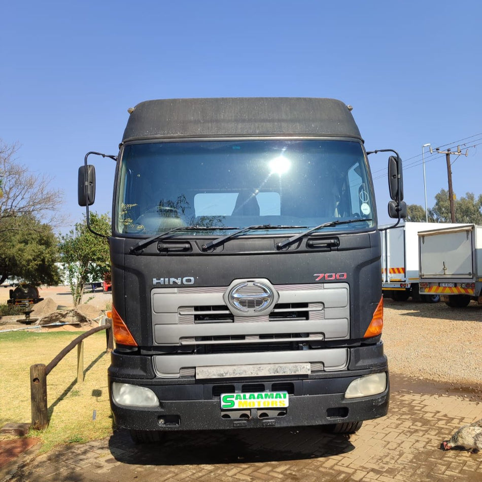 2014 Hino 700 horse