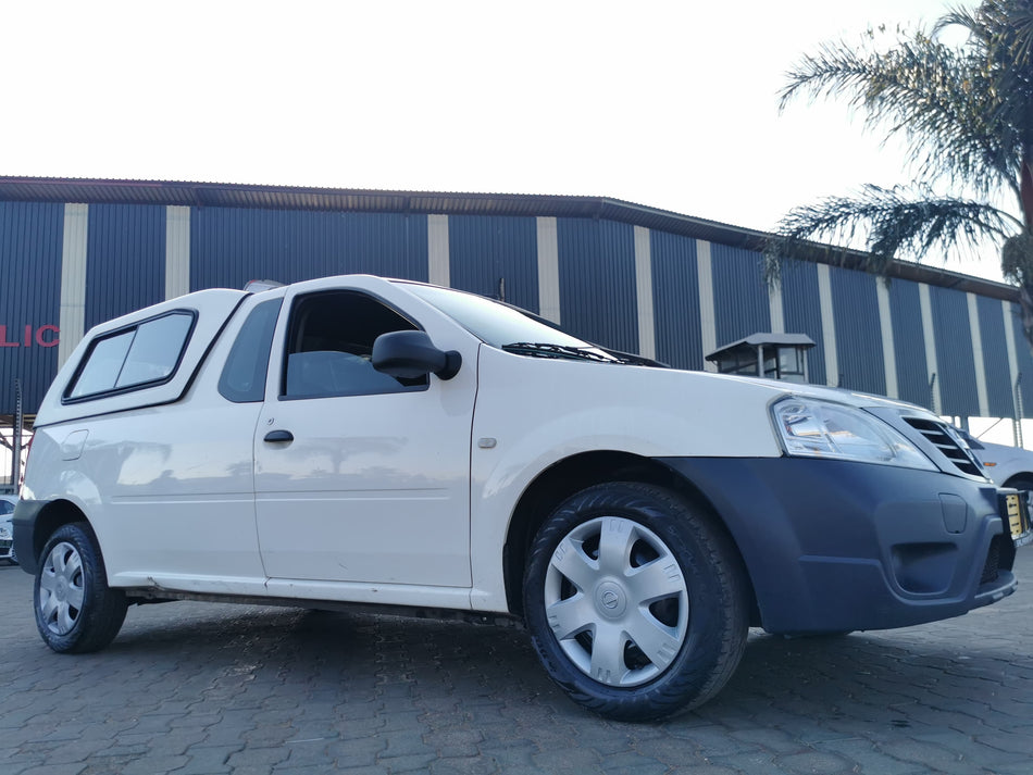 2015 Nissan Np200