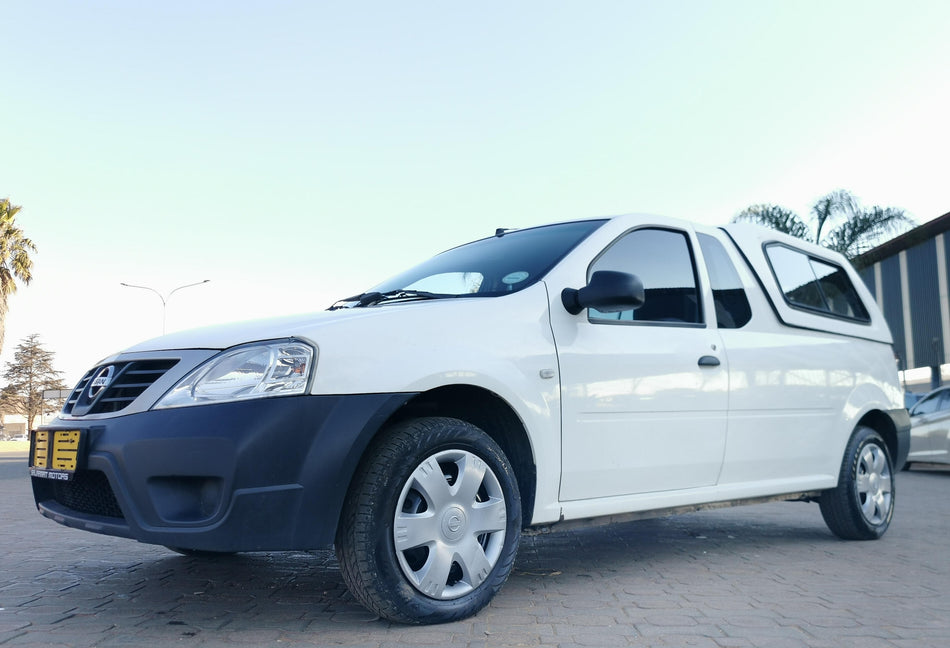 2015 Nissan Np200