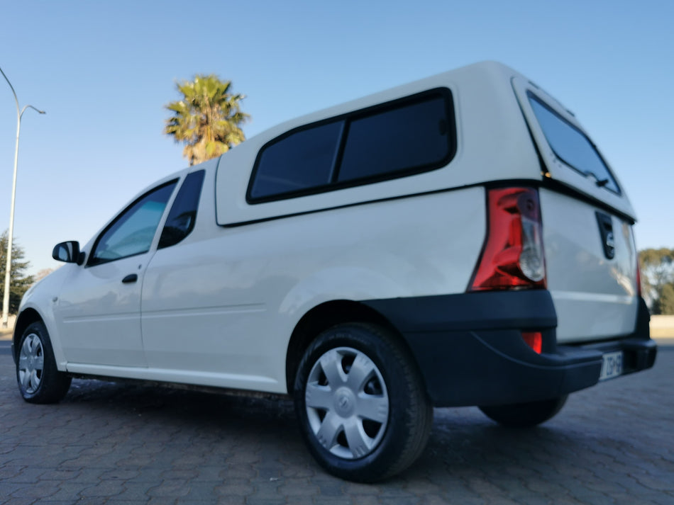 2015 Nissan Np200