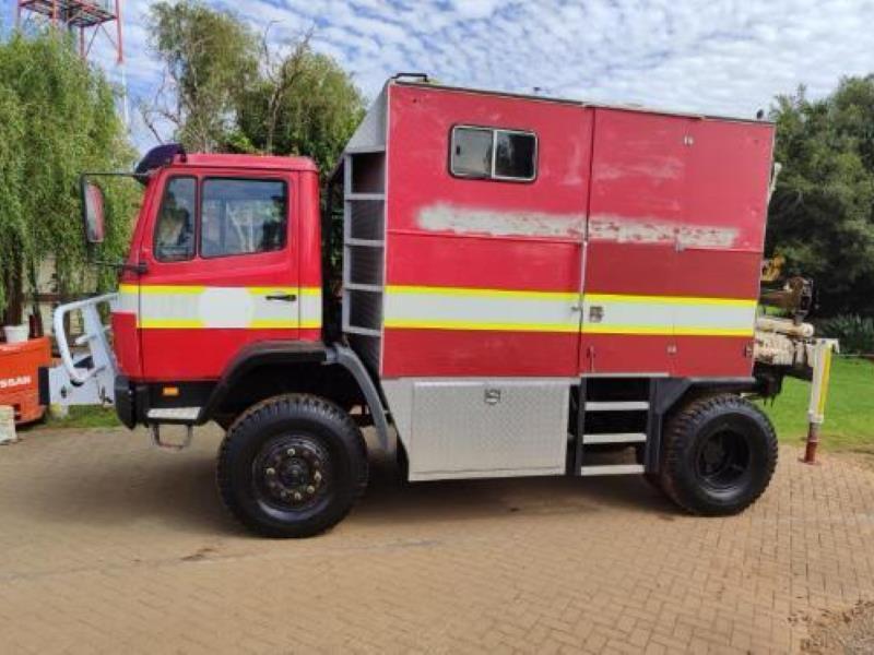 1997 Mercedes-Benz ECO LINER 4X4 crane Fire Truck