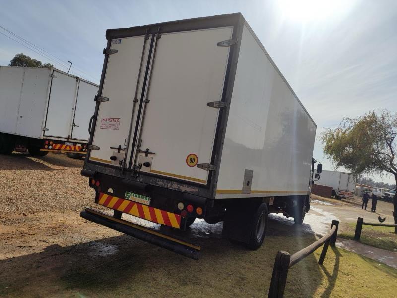 2013 Isuzu F-series FTR 850 closed body 8 ton