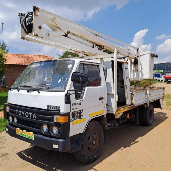 1991 Toyota dyna cherry picker