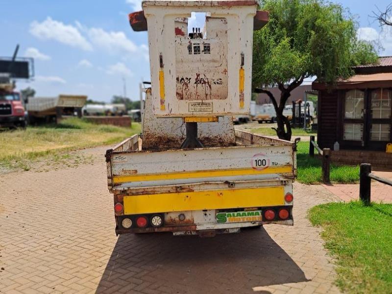 1991 Toyota dyna cherry picker