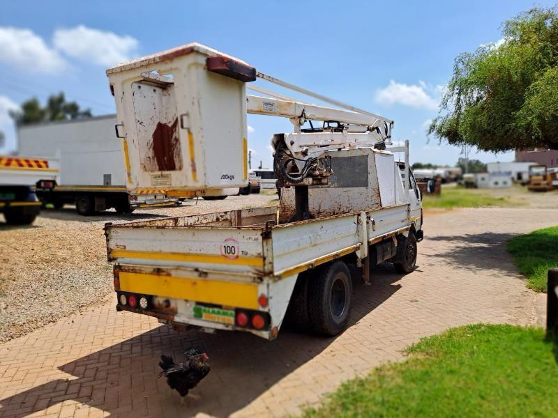 1991 Toyota dyna cherry picker