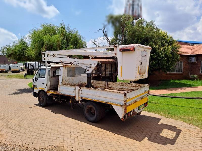 1991 Toyota dyna cherry picker