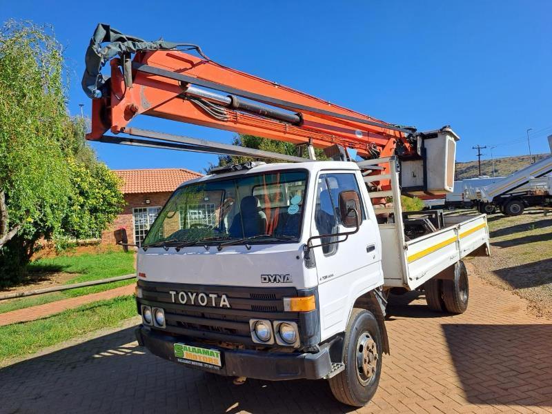 1993 Toyota dyna 4 ton cherry picker