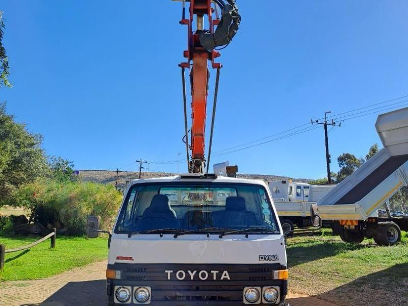 1993 Toyota dyna 4 ton cherry picker