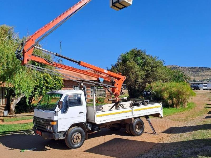 1993 Toyota dyna 4 ton cherry picker