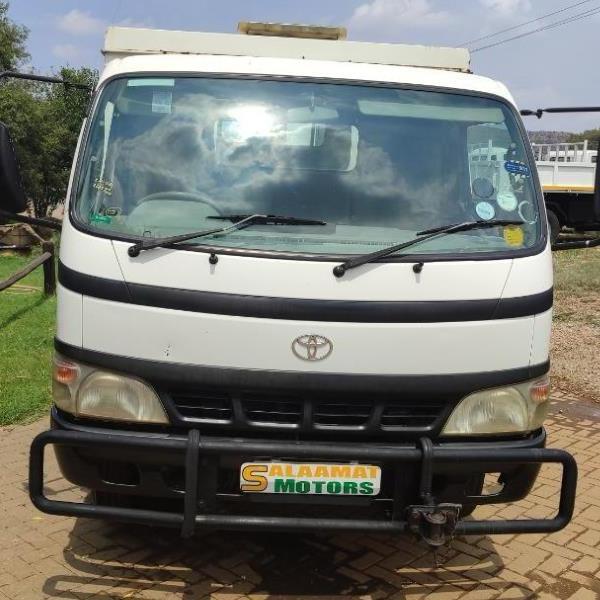 2009 Toyota dyna cherry picker